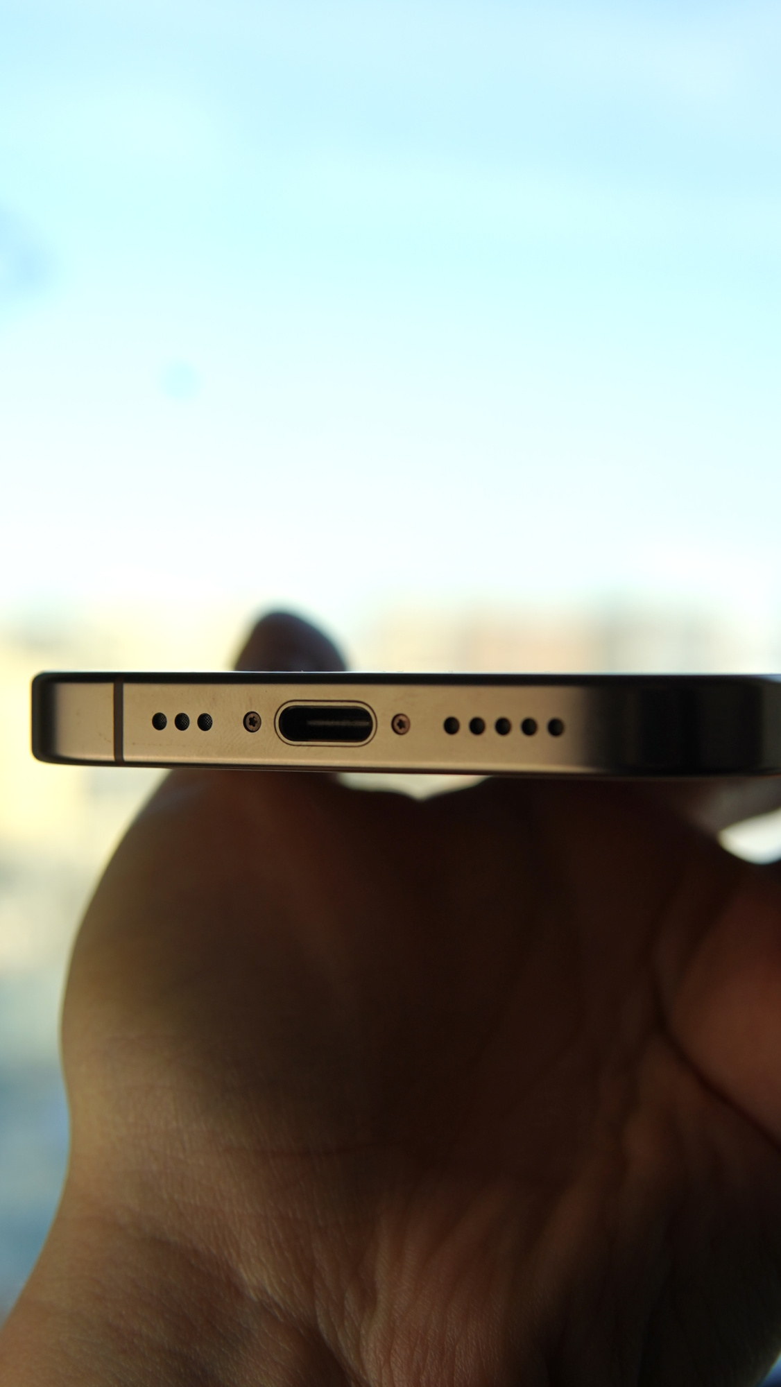 Смартфон Apple iPhone 16 Pro 128Гб (1 sim + eSIM / 98%) Пустынный титан - Б/У  ★★★★★